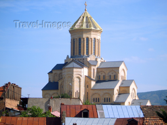 georgia147: Georgia - Tbilisi: Sameba / Holy Trinity Cathedral - roof tops - Avlabari neighborhood - Elia Hill - photo by S.Hovakimyan - (c) Travel-Images.com - Stock Photography agency - Image Bank
