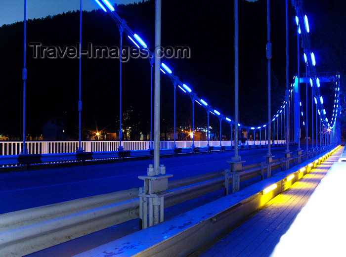 georgia150: Borjomi, Samtskhe-Javakheti region, Georgia: suspension bridge - nocturnal - photo by N.Mahmudova - (c) Travel-Images.com - Stock Photography agency - Image Bank