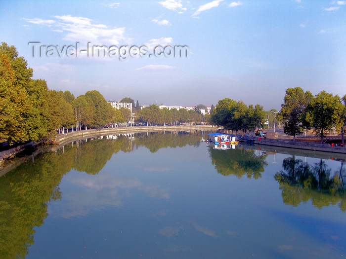 georgia170: Tbilisi, Georgia: reflections on the Mtkvari river - photo by N.Mahmudova - (c) Travel-Images.com - Stock Photography agency - Image Bank