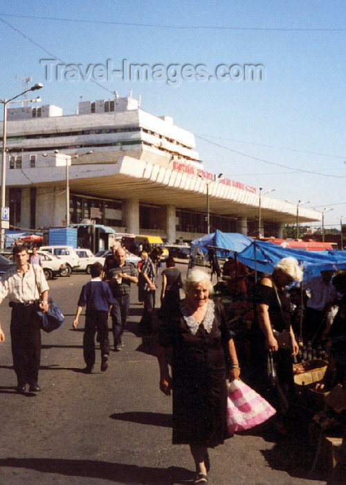 georgia2: Georgia - Tbilisi / Tblissi / TBS: leaving the train station (Vagzalis Moedani / station square) - photo by M.Torres - (c) Travel-Images.com - Stock Photography agency - Image Bank