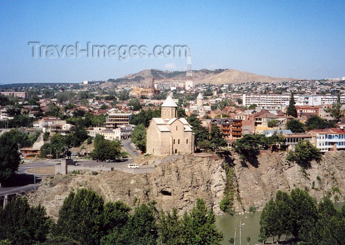 georgia20: Georgia - Tbilisi / Tblissi / TBS: cliff hanging - Metekhi church over the Mekvari river - photo by M.Torres - (c) Travel-Images.com - Stock Photography agency - Image Bank