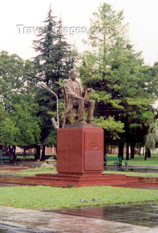 georgia43: Georgia - Batumi: Memed Abashidze statue - regal pose - photo by M.Torres - (c) Travel-Images.com - Stock Photography agency - Image Bank