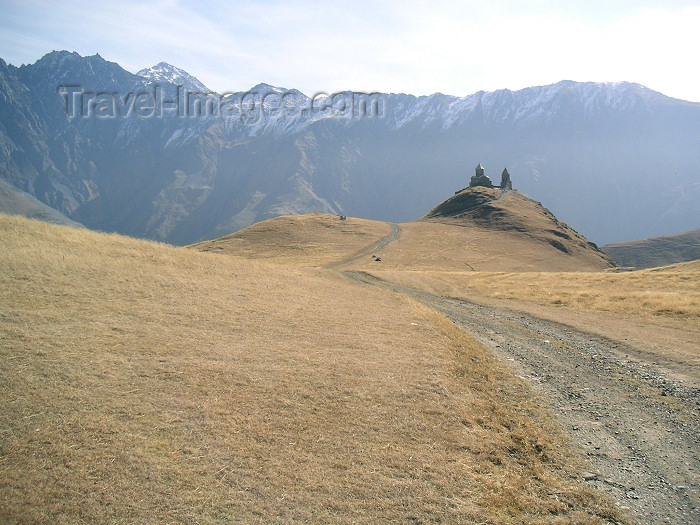 georgia61: Georgia - near Kazbegi: approach to Tsminda Sameba church - photo by Austin Kilroy - (c) Travel-Images.com - Stock Photography agency - Image Bank