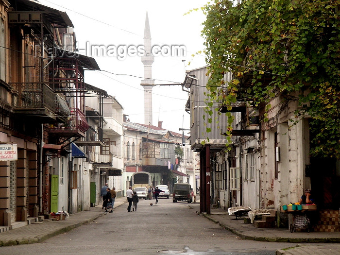 georgia64: Georgia - Batumi (Ajaria): balconies and minaret (photo by A.Kilroy) - (c) Travel-Images.com - Stock Photography agency - Image Bank