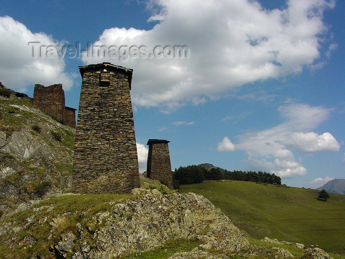 georgia72: Georgia - Omalo - Tusheti region: towers in the Georgian Highlands (photo by A.Slobodianik) - (c) Travel-Images.com - Stock Photography agency - Image Bank