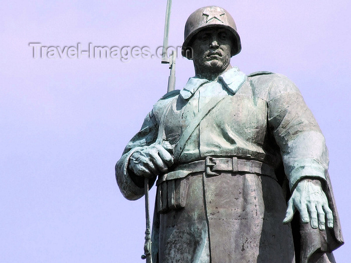 germany100: Berlin, Germany / Deutschland: Russian touch - Red Army monument - bronze soldier - sculptors Vladimir Tsigal and Lev Kerbel - Sowjetische Note - rotes Armedenkmal - photo by M.Bergsma - (c) Travel-Images.com - Stock Photography agency - Image Bank