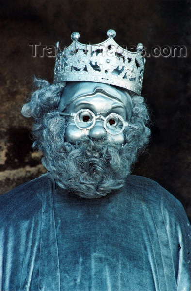 germany105: Germany / Deutschland -  Dresden (Saxony / Sachsen): Street performer - metallic king (photo by J.Kaman) - (c) Travel-Images.com - Stock Photography agency - Image Bank