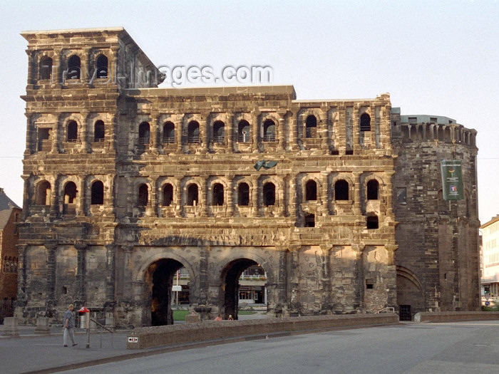 germany128: Germany / Deutschland - Trier / Trèves (Rhineland-Palatinate / Rheinland-Pfalz): Porta Nigra - Roman gate - North side - Unesco world heritage - Trier is the oldest city in Germany - photo by M.Bergsma - (c) Travel-Images.com - Stock Photography agency - Image Bank