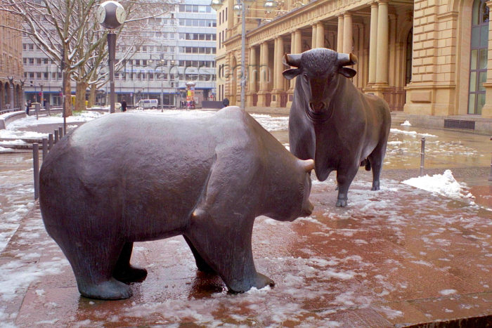 germany150: Germany / Deutschland - Frankfurt am Main: bull and bear - Bourse - stock exchange - Bulle und Bär vor der Frankfurter Börse - photo by M.Bergsma - (c) Travel-Images.com - Stock Photography agency - Image Bank