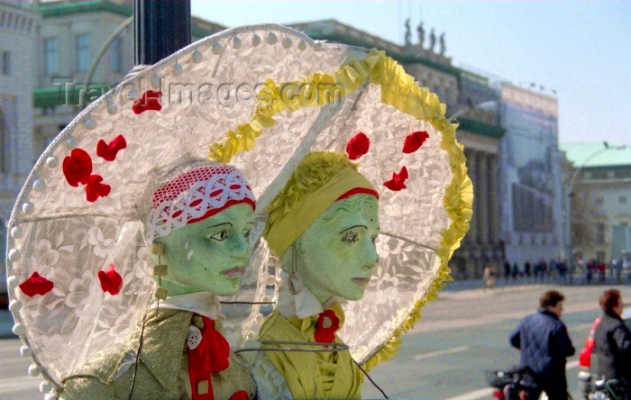 germany182: Berlin, Germany / Deutschland: pale faces - Unter den Linden - photo by M.Bergsma - (c) Travel-Images.com - Stock Photography agency - Image Bank