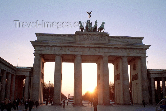 germany185: Germany / Deutschland - Berlin: Brandenburg gate - Pariser Platz / Brandenburger Tor - sunset - photo by M.Bergsma - (c) Travel-Images.com - Stock Photography agency - Image Bank