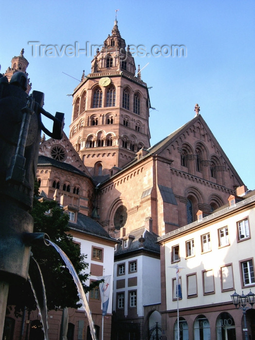 germany208: Germany / Deutschland / Allemagne - Mainz / Mayence / Moguncja / Majenco / Magonza (Rhineland-Palatinate / Rheinland-Pfalz): St. Martin Catholic Cathedral and fountain - Mainzer Dom - photo by Efi Keren - (c) Travel-Images.com - Stock Photography agency - Image Bank