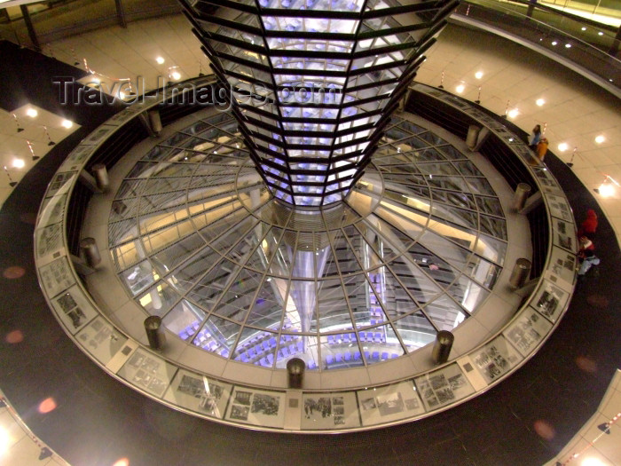 germany222: Germany / Deutschland - Berlin: the Reichstag - in the dome looking at the plenary hall - parliament - photo by M.Bergsma - (c) Travel-Images.com - Stock Photography agency - Image Bank