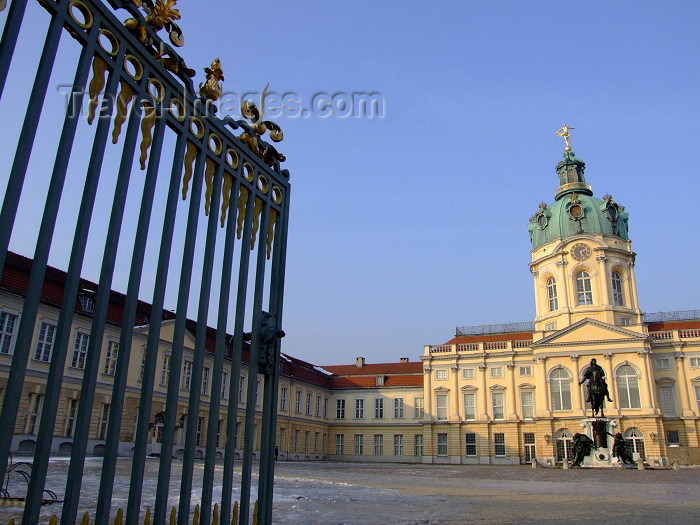 germany233: Germany / Deutschland - Berlin: Schloss Charlottenburg - gate - a palace for Sophie Charlotte, the wife of Friedrich III, Elector of Brandenburg / King Friedrich I of Prussia - Italian Baroque style by the architect Johann Arnold Nering - photo by M.Bergsma - (c) Travel-Images.com - Stock Photography agency - Image Bank