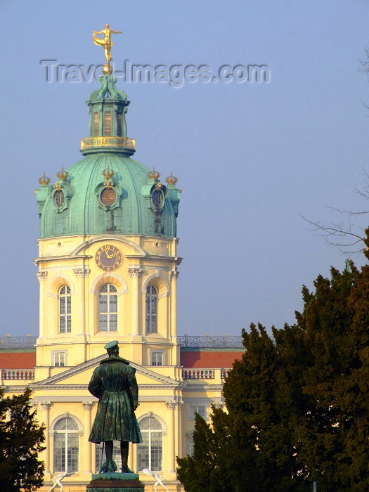 germany235: Germany / Deutschland - Berlin: Schloss Charlottenburg - dome and statue of prince Albert of Prussia - Prinz Albrecht von Preußen - photo by M.Bergsma - (c) Travel-Images.com - Stock Photography agency - Image Bank