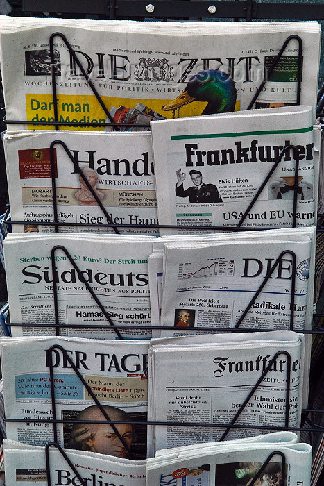 germany266: Germany - Berlin: German Newspapers / Kiosk,News,paper,Zeitungen,Zeitungsständer - Die Zeit - photo by W.Schmidt - (c) Travel-Images.com - Stock Photography agency - Image Bank