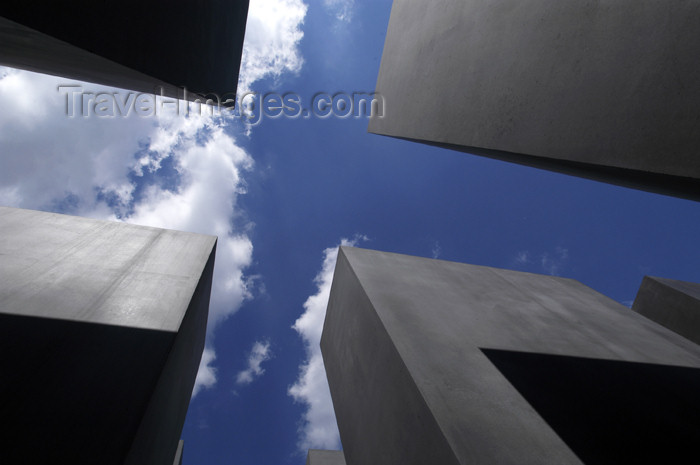 germany277: Germany - Berlin: Holocaust Memorial - architect Peter Eisenman - Denkmal - designed by US architect Peter Eisenman - sky and cubes - photo by W.Schmidt - (c) Travel-Images.com - Stock Photography agency - Image Bank