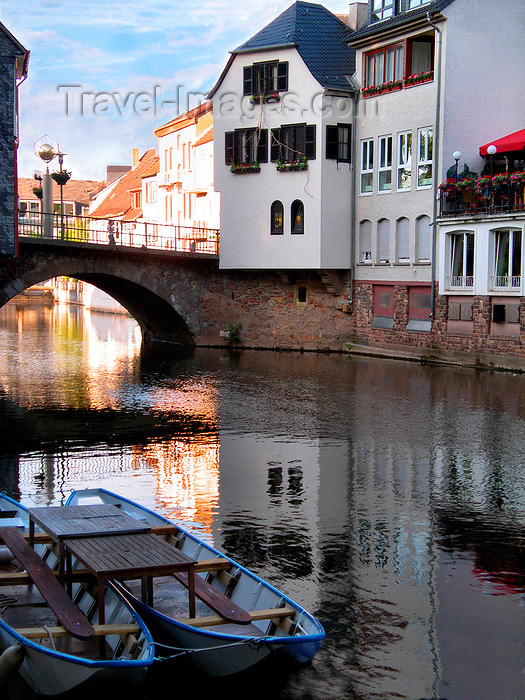 germany296: Bad Kreuznach - Rhineland-Palatinate / Rheinland-Pfalz, Germany / Deutschland: Nahe River - boats and bridge houses - photo by Efi Keren - (c) Travel-Images.com - Stock Photography agency - Image Bank