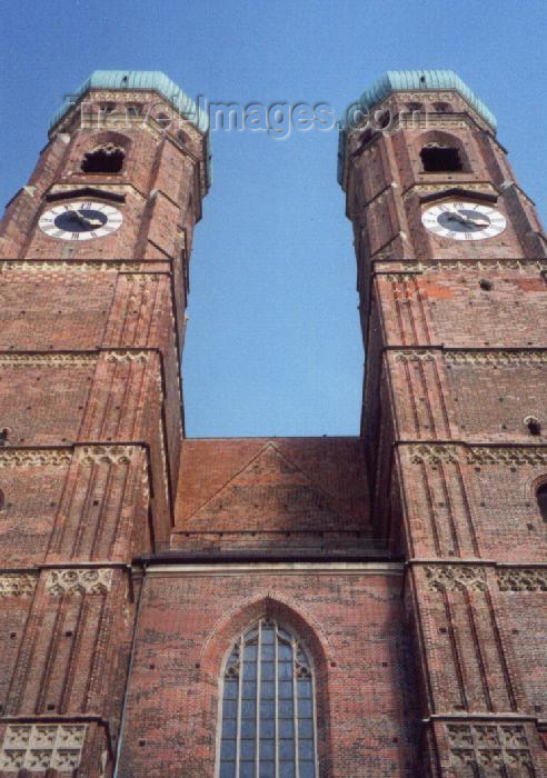germany31: Germany - Bavaria - Munich / München: the almost twin towers of Our Lady's Church - Die Frauenkirche ist das architektonishe Wahrxeichen der Stadt (photo by M.Torres) - (c) Travel-Images.com - Stock Photography agency - Image Bank