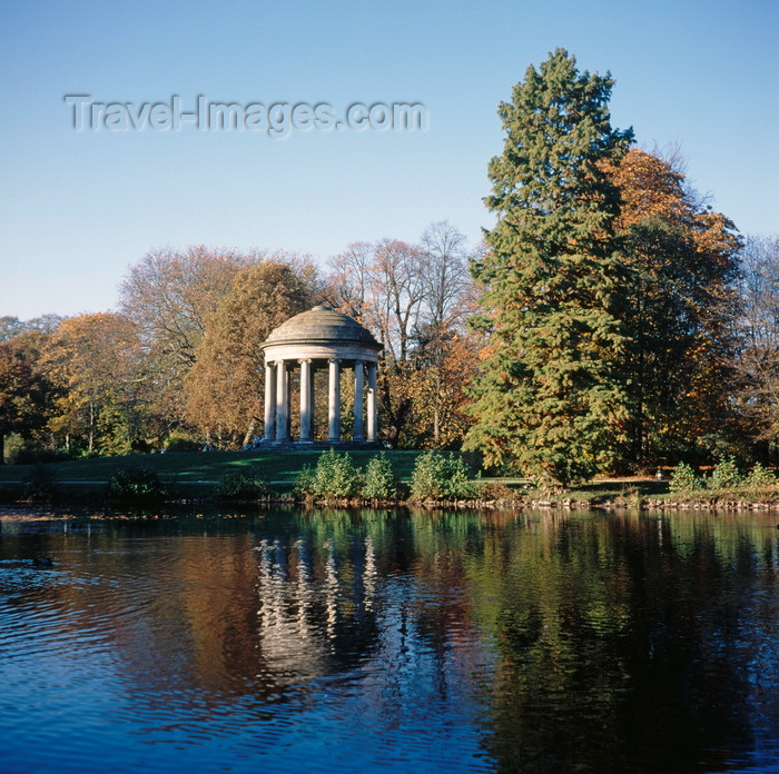 germany369: Hannover, Lower Saxony, Germany: King George's garden - Georgengarten -  between the former 2 castles, view to Leibniz' Temple - domed monopteros - photo by A.Harries - (c) Travel-Images.com - Stock Photography agency - Image Bank