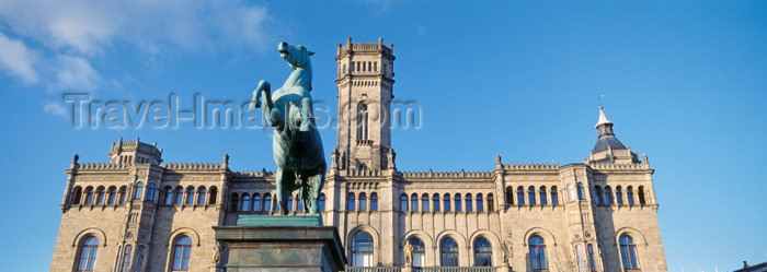 germany377: Hannover, Lower Saxony, Germany: horse statue in front of the University of Hanover, former castle of the King of Hanover and England - Gottfried Wilhelm Leibniz Universität Hannover - LUH - photo by A.Harries - (c) Travel-Images.com - Stock Photography agency - Image Bank