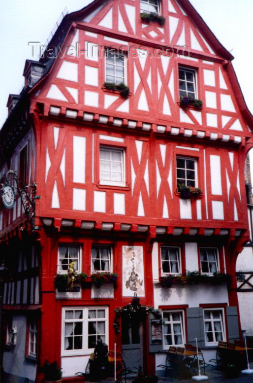 germany57: Germany / Deutschland - Boppard (Rhineland-Palatinate / Rheinland-Pfalz): red wood - timber framing on an old building | Fachwerk - photo by M.Torres - (c) Travel-Images.com - Stock Photography agency - Image Bank