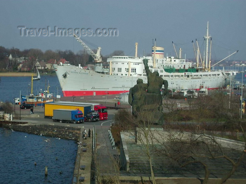 germany64: Rostock / RLG (Mecklenburg-Vorpommern / Mecklenburg-Western Pomerania): giants in the harbour - photo by E.Soroko - (c) Travel-Images.com - Stock Photography agency - Image Bank