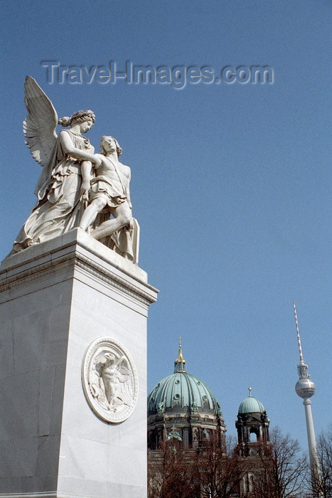 germany66: Germany / Deutschland - Berlin / Berlim / THF / TXL / SXF: statue at the castle bridge / Schlossbrücke - photo by M.Bergsma - (c) Travel-Images.com - Stock Photography agency - Image Bank