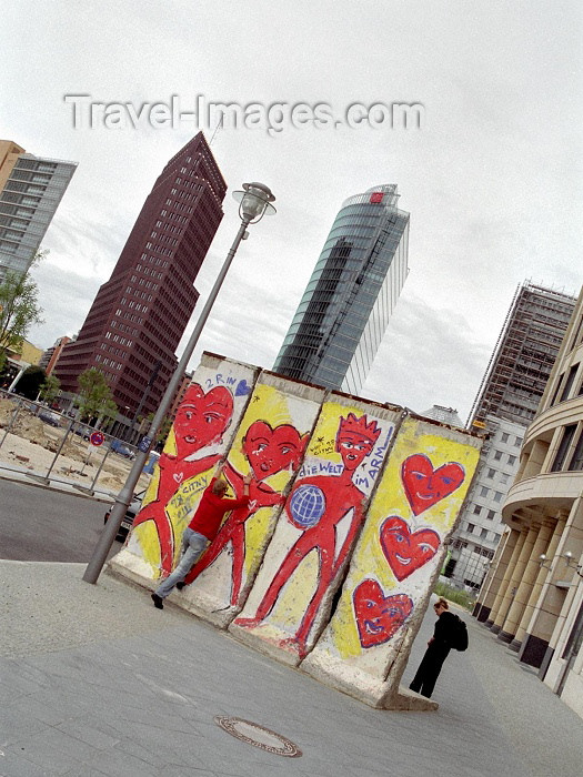 germany92: Germany / Deutschland - Berlin: a souvenir of the wall - Potsdammer Platz - eine Andenken der Wand - photo by M.Bergsma - (c) Travel-Images.com - Stock Photography agency - Image Bank