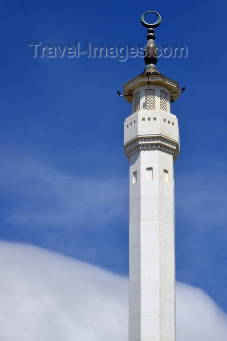 gibraltar15: Gibraltar: minaret of the King Fahd bin Abdulaziz al-Saud Mosque, aka Mosque of The Custodian of the The Two Holy Mosques - Europa Point - photo by M.Torres - (c) Travel-Images.com - Stock Photography agency - Image Bank