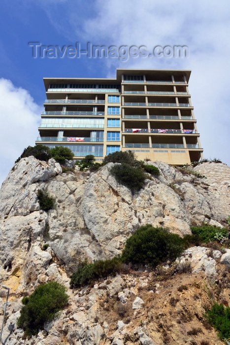 gibraltar34: Gibraltar: cliffhanger apartment buildings in front of the Devil's Bellows - on The Rock space is precious, civil engineers and architects have to be creative - photo by M.Torres - (c) Travel-Images.com - Stock Photography agency - Image Bank