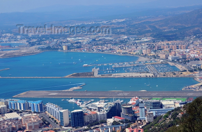 gibraltar44: Gibraltar: runway of Gibraltar International Airport, built on reclaimed land -  photo by M.Torres - (c) Travel-Images.com - Stock Photography agency - Image Bank