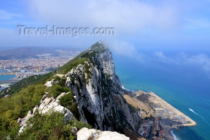 gibraltar47: Gibraltar: ridge of the Rock - Middle Hill in the center, La Linea on the left and East Side on the right, above Catalan Bay - Upper Rock Nature reserve - photo by M.Torres - (c) Travel-Images.com - Stock Photography agency - Image Bank