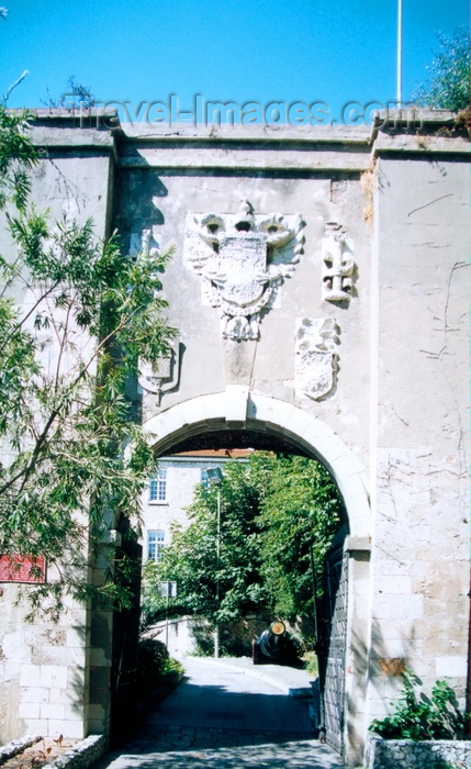 gibraltar7: Gibraltar: Southport gate - damaged Spanish heraldic - photo by M.Torres - (c) Travel-Images.com - Stock Photography agency - Image Bank