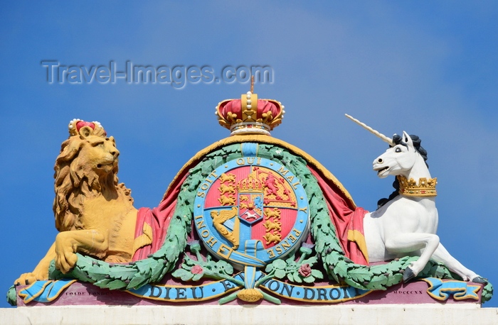 gibraltar81: Gibraltar: the Royal Arms atop the Gibraltar courts service building - lion and unicorn - photo by M.Torres - (c) Travel-Images.com - Stock Photography agency - Image Bank