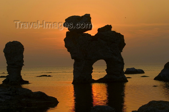 gotland10: Sweden - Gotland / Gotlands län - Fårö island - Gamle Hamn, Lauterhorn: Rauk rock formation - sunset - Rauk på Fårö - Rauken Gamlehamn - reflection - Baltic sea - silhouette - photo by C.Schmidt - (c) Travel-Images.com - Stock Photography agency - Image Bank