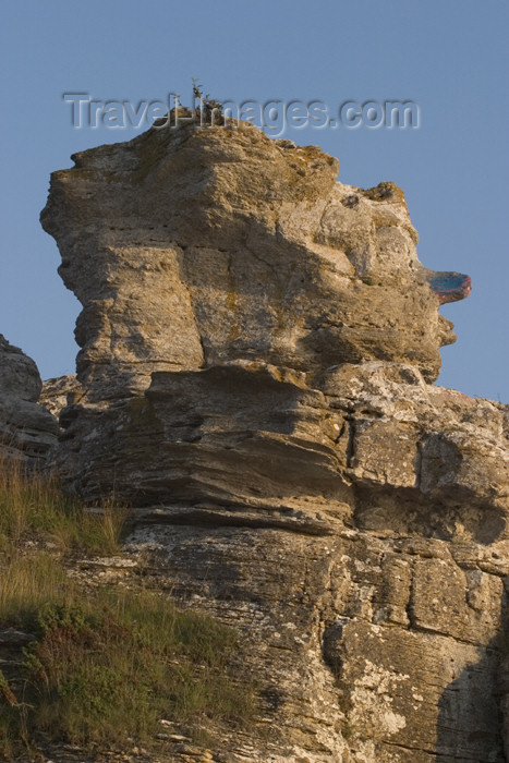 gotland11: Sweden - Gotland island / Gotlands län: rock formation in the south of the island - photo by C.Schmidt - (c) Travel-Images.com - Stock Photography agency - Image Bank