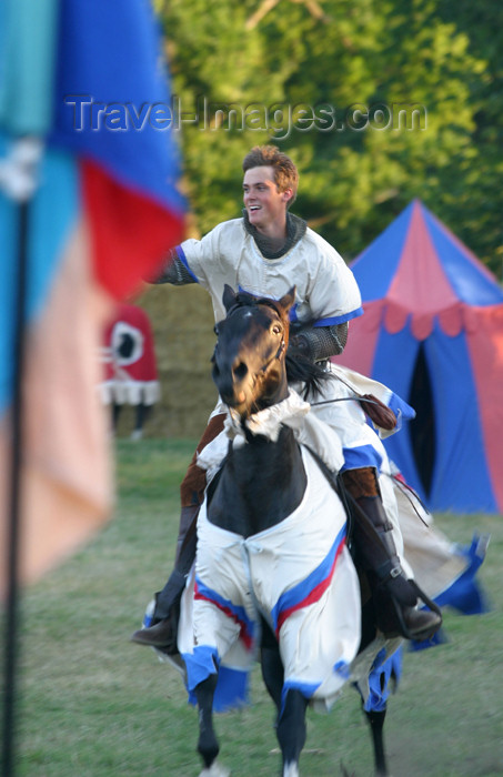 gotland21: Sweden - Gotland island / Gotlands län - Visby: horseman on a tournament - medieval week - charging - Historical reenactment - photo by C.Schmidt - (c) Travel-Images.com - Stock Photography agency - Image Bank