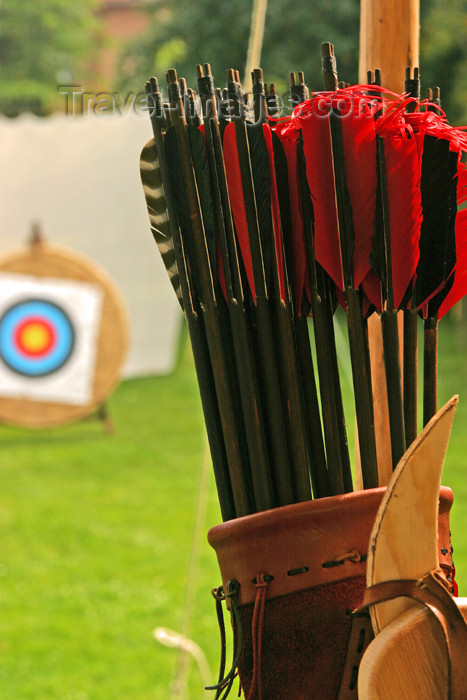 gotland29: Sweden - Gotland island / Gotlands län - Visby: an archer's arrow basket - medieval week - photo by C.Schmidt - (c) Travel-Images.com - Stock Photography agency - Image Bank