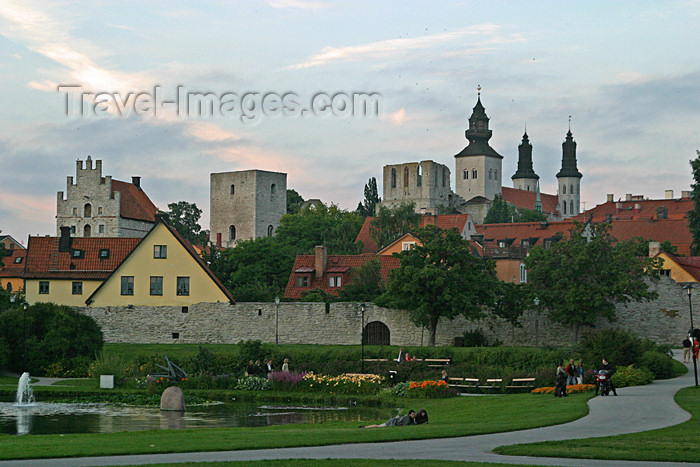 gotland37: Sweden - Gotland island / Gotland ö - Visby: town centre - Cathedral of St Mary - Hanseatic Town of Visby / stadskärna - photo by C.Schmidt - (c) Travel-Images.com - Stock Photography agency - Image Bank