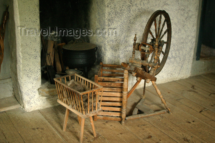 gotland40: Sweden - Gotland island / Gotlands län - spinning wheel - old house - photo by C.Schmidt - (c) Travel-Images.com - Stock Photography agency - Image Bank