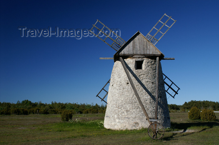 gotland70: Fårö island, Gotland, Sweden - Broa: old stone windmill - rear wheel - photo by A.Ferrari - (c) Travel-Images.com - Stock Photography agency - Image Bank