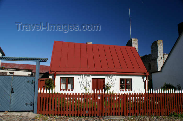 gotland88: Gotland - Visby: old red roofed house along Murgatan - picket fence - photo by A.Ferrari - (c) Travel-Images.com - Stock Photography agency - Image Bank