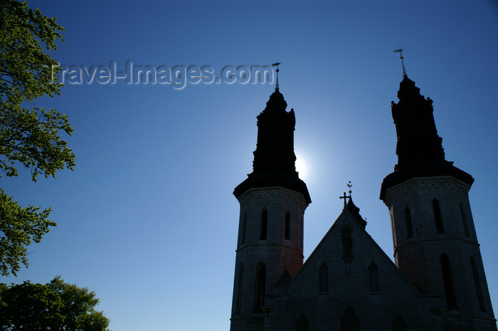 gotland95: Gotland - Visby: hidden sun behind Sankta Maria Cathedral - photo by A.Ferrari - (c) Travel-Images.com - Stock Photography agency - Image Bank