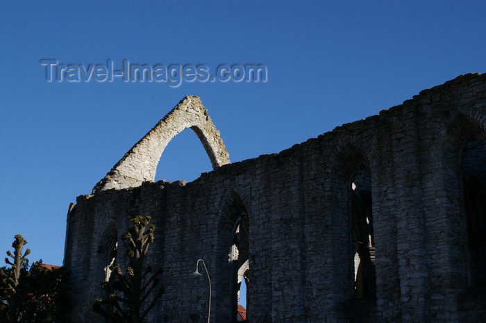 gotland99: Gotland - Visby: old ruined church on Stora Torget  - photo by A.Ferrari - (c) Travel-Images.com - Stock Photography agency - Image Bank