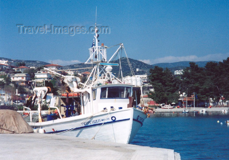 greece103: Greece - N.Anhialos (Thessalia): preparing the Georgios (photo by Miguel Torres) - (c) Travel-Images.com - Stock Photography agency - Image Bank