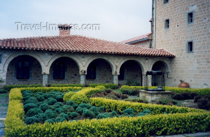 greece116: Greece - Meteora (Thessalia): Moni Agias Triados / Monsatery of the Holy Trunity - mountain top monastic garden (photo by Miguel Torres) - (c) Travel-Images.com - Stock Photography agency - Image Bank