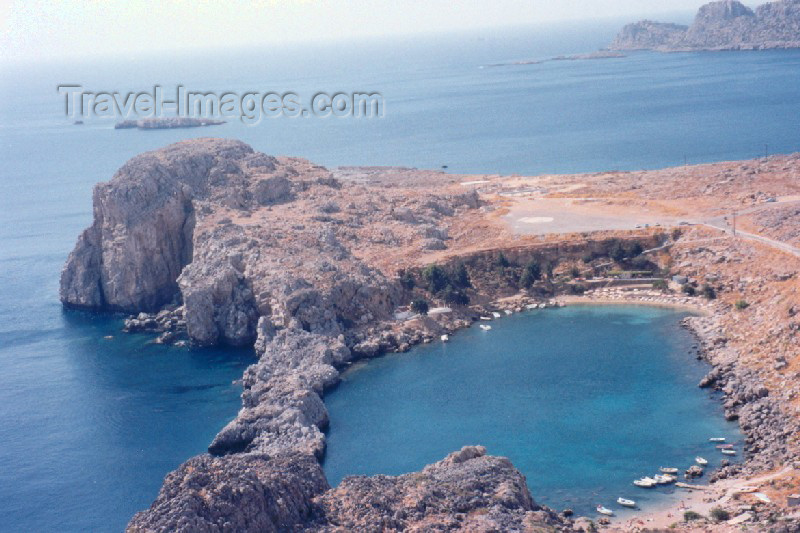 greece86: Greek islands - Rhodes - Lindos: dressed in white (photo by Aurora Baptista) - (c) Travel-Images.com - Stock Photography agency - Image Bank