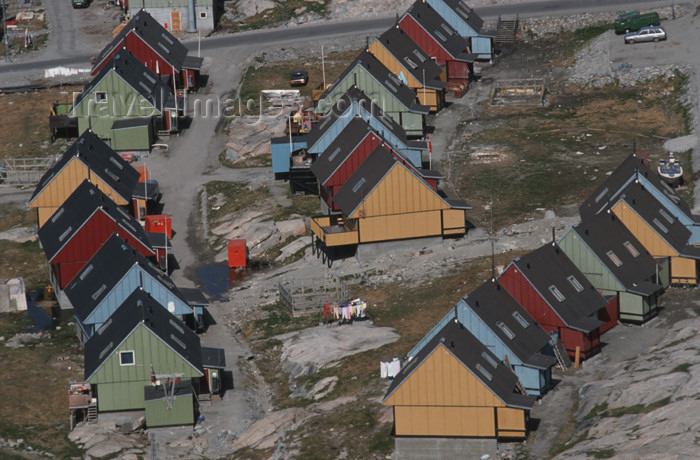 greenland50: Greenland - Ilulissat / Jakobshavn - multicolored timberbuildings - photo by W.Allgower - (c) Travel-Images.com - Stock Photography agency - Image Bank