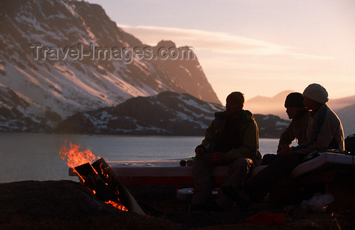 greenland75: Greenland, Apussuit: skiers around fire in camp - photo by S.Egeberg - (c) Travel-Images.com - Stock Photography agency - Image Bank